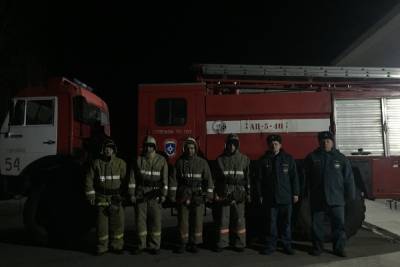 В Тверской области спасатели вывели мужчину из горящего дома