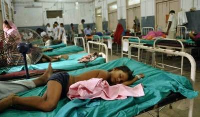 Больше 300 человек в Индии попали в больницы с неизвестной болезнью