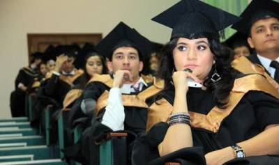 Студентам-иностранцам в России предложили взять «академический»