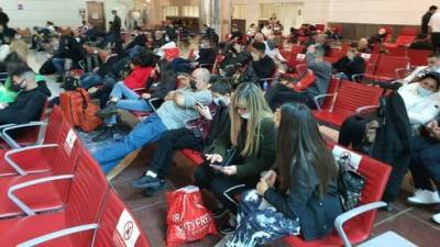 Сотни израильтян 4 часа задержали в аэропорту Дубая