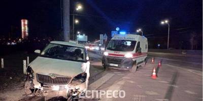В Киеве водитель такси умер за рулем во время движения по Шухевича и вылетел на тротуар