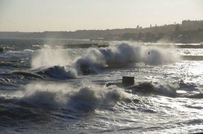 Ветер и волны усложнили работу четырех портов в Одесской области