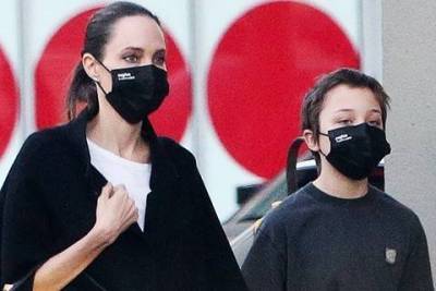 Анджелина Джоли с сыном Ноксом на шопинге в Лос-Анджелесе: новое фото