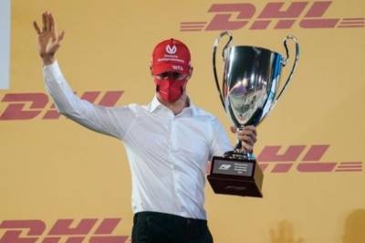 Сын Шумахера стал чемпионом " Формулы-2"