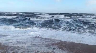 Президентская резиденция на Бирючем острове заблокирована: на Азовском море бушует шторм