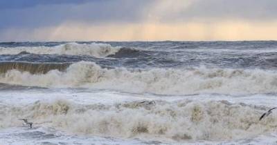 Шторм на Азовском море отрезал путь к резиденции Зеленского (видео)