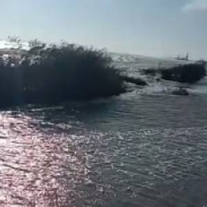Шторм на Азовском море: затопило дорогу на Бирючий. Видео