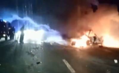 В Башкирии Audi сгорела на трассе после столкновения со встречной иномаркой