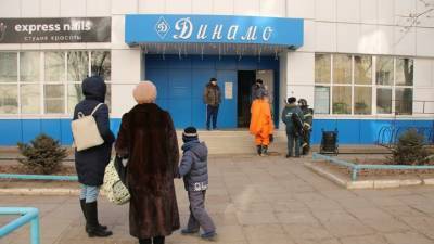 Двадцать человек попали в больницу после посещения бассейна в Астрахани