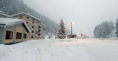 Север Италии засыпало снегом: временно приостановлено поезда и перекрыты дороги