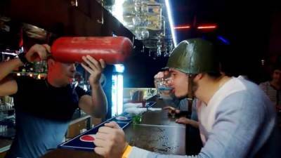 Смертельный «бронепоезд». Посетителю московского бара сломали позвоночник за выпивкой необычного коктейля