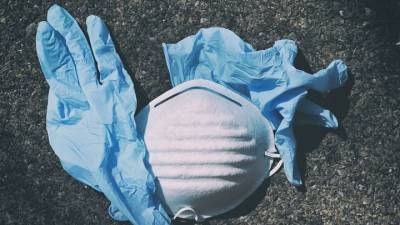 Швабра вместо маски: эксперты рассказали, как утилизируют ковидные отходы