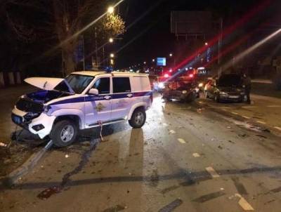 В массовую аварию попали полицейские в Ростове