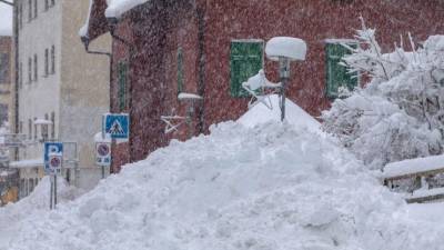 Ливни, снегопады и наводнение парализовали северную Италию