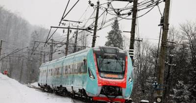 "Укрзализныця" снова назначила дополнительные поезда в горы на зимние праздники