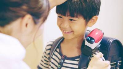 "Ангел-хранитель": Honda представила миниатюрного робота для детей – видео