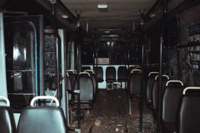 В Днепре подростки забрались в депо и камнями разбили троллейбусы на полмиллиона гривен (фото, видео)