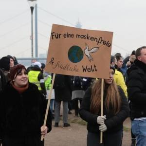На выходных в Германии прошли протесты сторонников и противников карантина