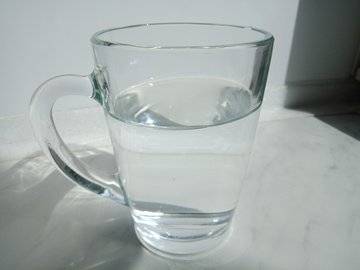 Названо оптимальное время для «последнего» стакана воды