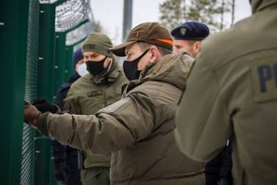 Эстония установила на границе с Россией забор с колючей проволокой