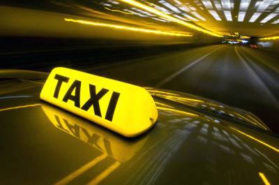 В Киеве таксист умер за рулем своего авто