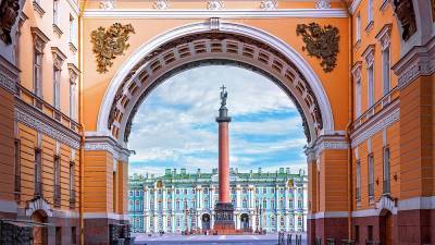 Добро пожаловать в Санкт-Петербург ― город, открывающий маршруты в Россию!