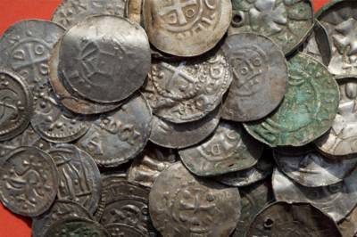 В Швеции археологи нашли клад с серебряными монетами викингов