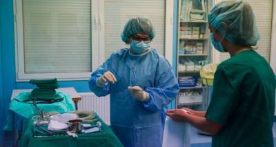 Медсестры за пределами Риги получают меньше продавщиц