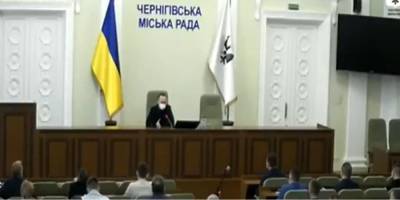 Мэр Чернигова — депутатам: Ровно я шел по жизни, могу говорить с президентом и вором — видео