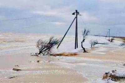 В Кирилловке затопило единственную дорогу к острову Бирючий