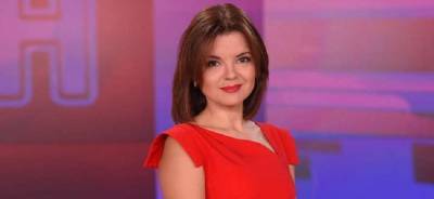 Потерявшая в прямом эфире зуб, телеведущая Маричка Падалко показала украинцам свою новогоднюю елочку