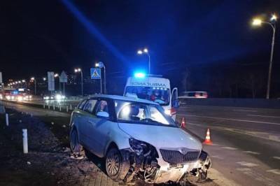 В Киеве таксист умер за рулем: неуправляемое авто вылетело на тротуар