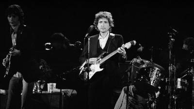 Боб Дилан продал права на более чем 600 своих песен