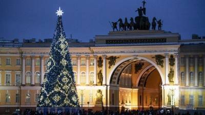 Шеститонная красавица: в Петербург ночью прибудет главная новогодняя елка города