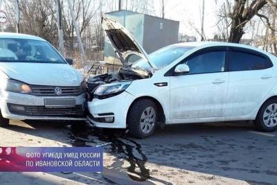В выходной день в Тейковском районе сбили пенсионерку, а в Иванове столкнулись две иномарки