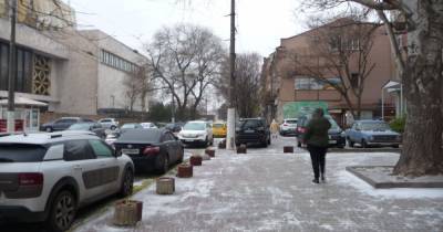 В Одессе выпал первый снег и образовался дорожный коллапс: появились фото и видео