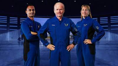 Virgin Galactic показала костюмы пилотов для космического туризма