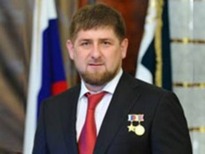 «Для всего исламского мира он герой»: чиновник объяснил массовость похорон чеченского юноши, отрезавшего голову учителю