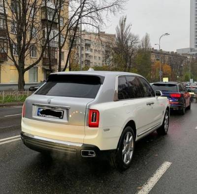 В Украине заметили премиальный Rolls-Royce стоимостью 12 млн