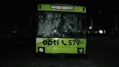 В Днепре подростки ради фото пролезли в депо и разбили троллейбусы на сотни тысяч: фото
