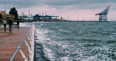 Штормовое предупреждение: в шести украинских портах ограничена лоцманская проводка (видео)