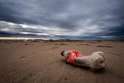 Экологи: Coca-Cola, PepsiCo и Nestlé третий год подряд стали главными пластиковыми загрязнителями в мире