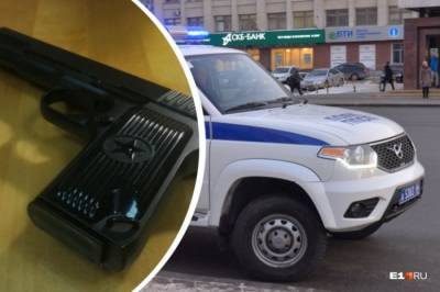 На Урале остановили капитана полиции с арсеналом в багажнике