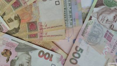 Долги украинцев за ЖКУ могут начать удерживать из зарплаты
