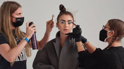 Монохромный макияж: идея от Лили Коллинз, который она использовала для MTV Movie & TV Awards