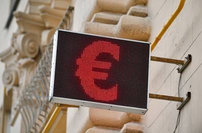 Евро опустился ниже 89 рублей впервые с 18 сентября
