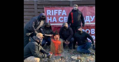 Как в "Крестном отце" – активисты принесли отрубленную свиную голову под дом Венедиктовой