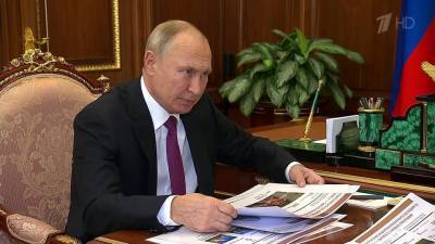 Владимир Путин говорил с главой Минкульта о поддержке Школ искусств и сохранении памятников