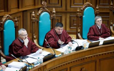 Кризис с КСУ: в Раде разработали законопроект по контролю судей