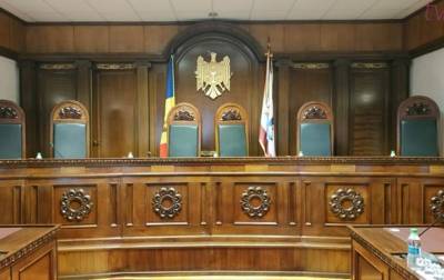 Суд в Молдове остановил действие закона, который ограничил полномочия Санду